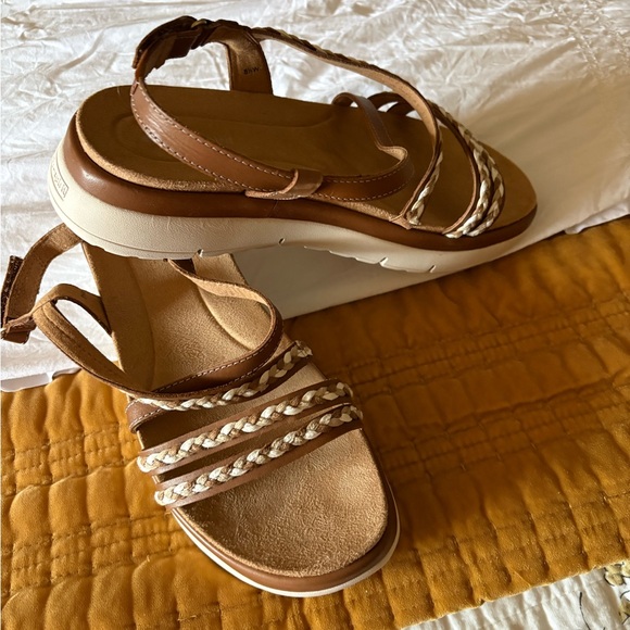 NWOT NEVER WORN BareTraps Tan and Cream Braided Sandals. - Picture 1 of 3